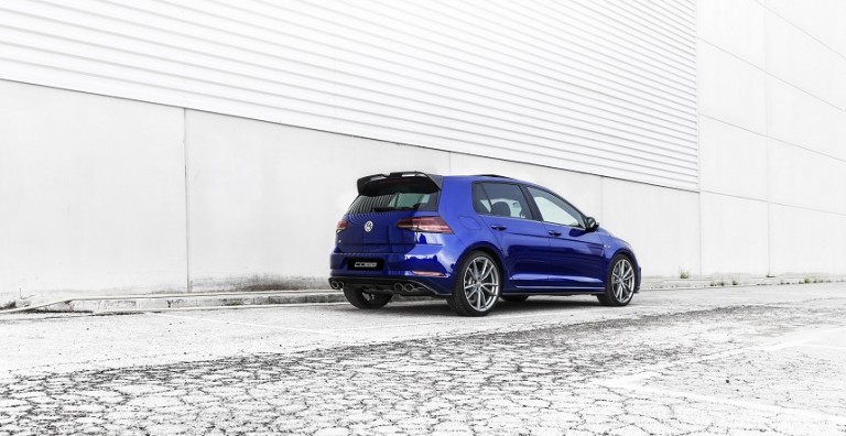 VW_R_MK7.5_Rodri-Yufe_Rear-3_4-_blue-5-doorsrrr